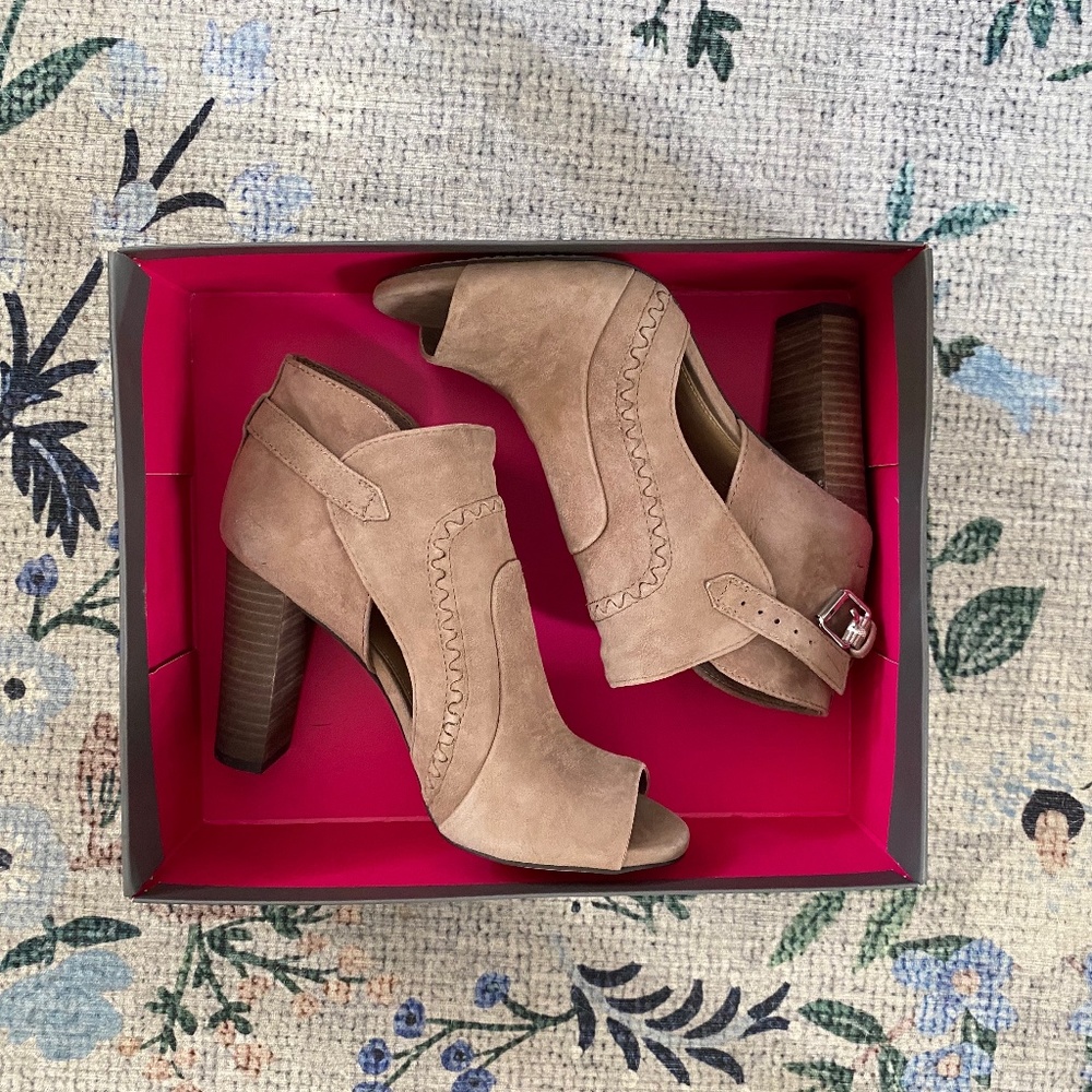 New Authentic Vince Camuto Conley Suede Booties Women's Size 7